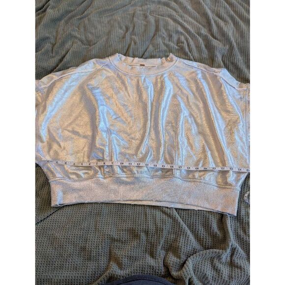 Free People Women's Size XS Metallic Silver Long Sleeve Pullover Top Sweater - Picture 6 of 6